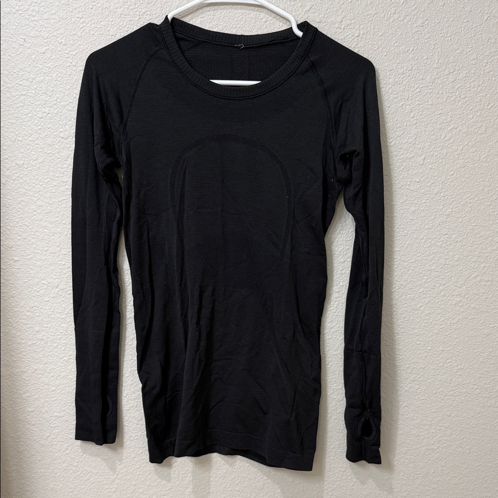 Lululemon Swiftly Tech 2.0 Long Sleeve Black Size 6